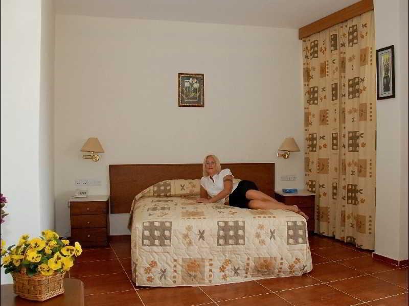 M. Moniatis Hotel Limassol Luaran gambar